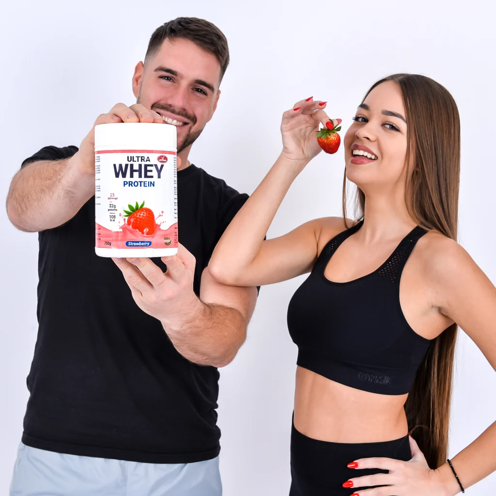 Muški i ženski model predstavljaju Olympic Ultra Whey Protein jagoda 750g