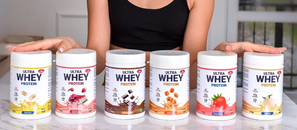 Ženski model predstavlja ukuse Olympic Ultra Whey proteina