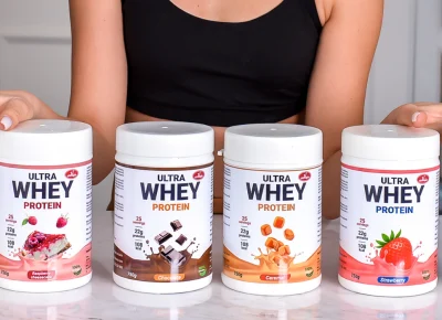 Ženski model predstavlja ukuse Olympic Ultra Whey proteina