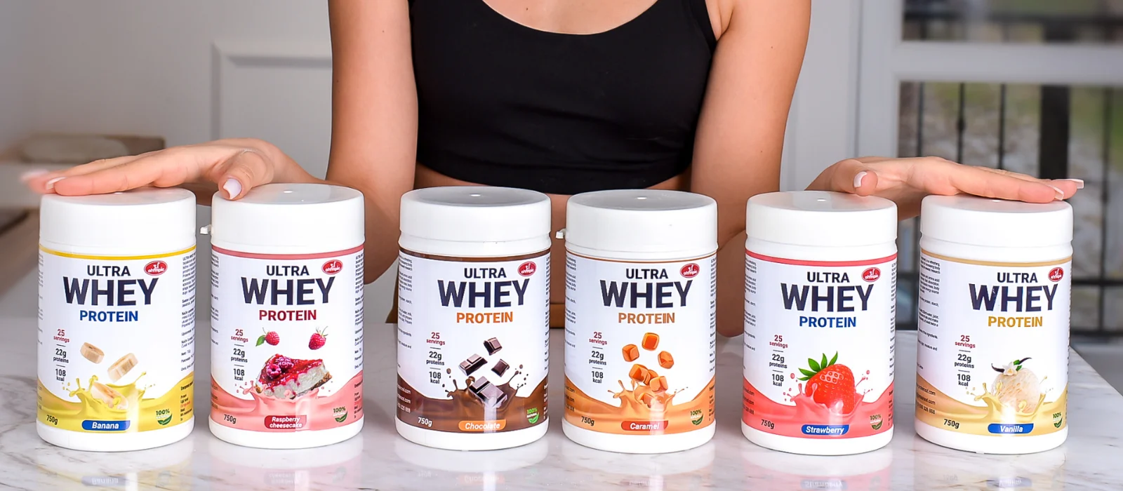 Ženski model predstavlja ukuse Olympic Ultra Whey proteina